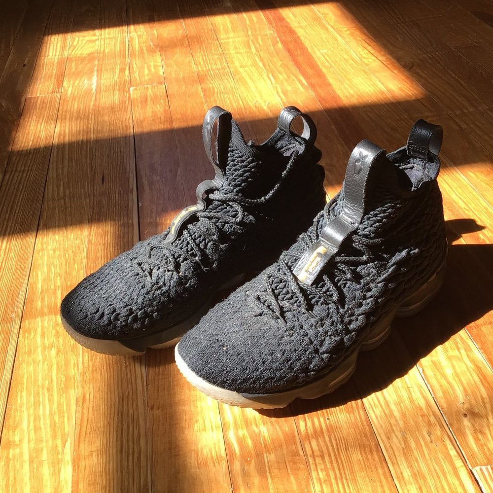 Lebron 15 XV Fifteen Black/Gold 8.5/10 condition